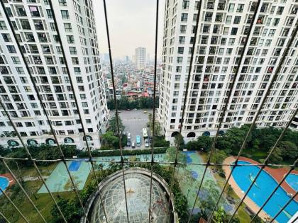 Bán Căn Hộ 2 Ngủ Tòa Royal City 72A Nguyễn Trãi 121m2 Hướng Đông Nam VIEW Bể Bơi 18 Tỷ.