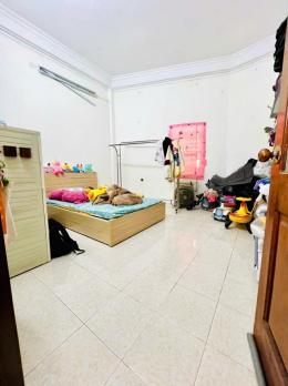 Bán nhà Đội Cấn 43m 5 tầng Mt 4m 10.5 tỷ