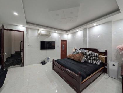 NHÀ ĐẸP ĐÓN TẾT A/C ƠI - Hàng xóm K300, ngang 4,5m, 4 tầng BTCT - xe hơi đỗ cửa - 7 tỷ.