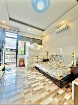 Nhà MT Đường Nguyễn Bá Tòng, Phường 11 Quận Tân Bình Cũ.