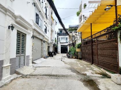 Nhà đẹp Khu Trung Tâm 216 m2 (7,6x29), Hẻm Xe Tải 6 m, phù hợp xây Căn Hộ Dịch Vụ, Biệt Thự