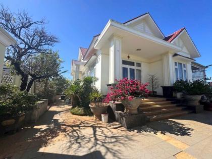 Bán villa sân vườn 1038 m2 - thị trấn liên nghĩa đức trọng lâm đồng  giá 11 Tỷ