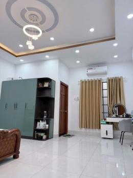 Bán nhà HXH 7 chỗ, Phan Huy Ích, 300m là Emart, 5x18m, 3 Tầng - 4 PN, 8,5 tỷ.