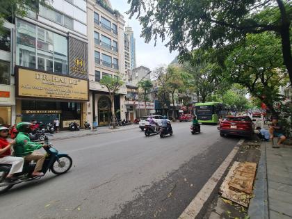 Bán Nhà Mặt Phố Huế Hai Bà Trưng 280m2-8T MT9m Vỉa Hè Full Sổ Đỏ 278 Tỷ Phố Huế.