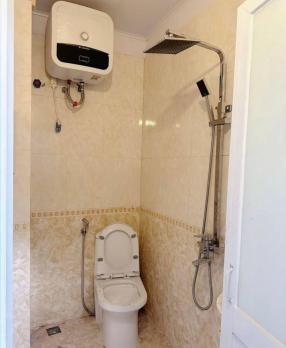 Cho thuê nhà Đê La Thành, Diện tích 80m  tầng 2 , giá 10 triệu.