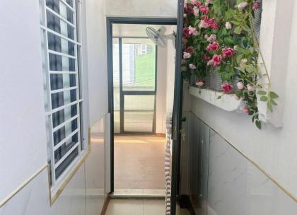 Cho thuê nhà Đê La Thành, Diện tích 80m  tầng 2 , giá 10 triệu.