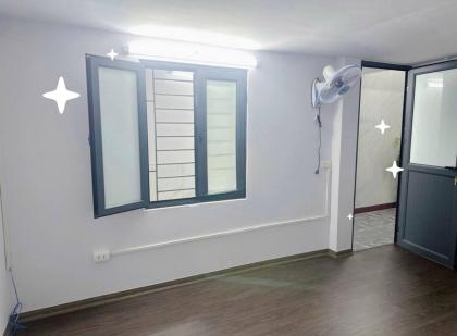 Cho thuê nhà Đê La Thành, Diện tích 80m  tầng 2 , giá 10 triệu.