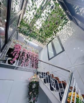 Cho thuê nhà Đê La Thành, Diện tích 80m  tầng 2 , giá 10 triệu.