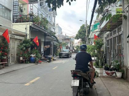 Bán nhà 4 lầu HXH Nguyễn Thái Sơn ngang 5.2m 121m2 11PN gần siêu thị Emart chỉ 12.5 tỷ.