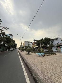 Bán nhà Mặt tiền Hiền Vương - thông ra Nguyễn Sơn, 4,1x20m, Cấp 4 - tiện xây, sổ A4, 12,5 tỷ.