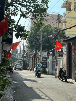 Bán nhà 3 tầng HXH Phan Huy Ích ngang 4x28 nở hậu tài lộc sát Emart tặng NT chỉ 6 tỷ.