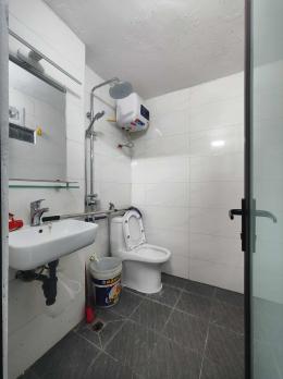 CHO THUÊ CĂN HỘ TẬP THỂ NGỌC KHÁNH, BA ĐÌNH, NHÀ ĐẸP Ở LUÔN, NGÕ THÔNG, SÂN RỘNG