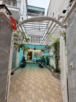 Cho thuê nhà  Nguyên căn ngõ 209 Đội Cấn DT 90m x 4 tầng, MT 5m, giá thuê 34 triệu