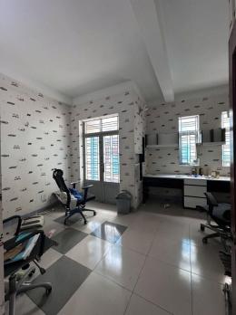 Bán nhà  Hẻm 5m Thái Phiên - giao Hàn Hải Nguyên, Q11, 5,7x10m 4 Tầng - 5 PN, chỉ 6,95 tỷ,