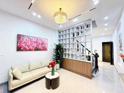 Chị Mai bán nhà ngõ 686 Kim Giang đi bộ ra phố 36m2x5T chỉ 7.x tỷ. LH 0989626116