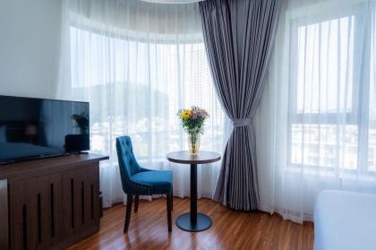 Bán Nhà Mặt Phố Quận Ba Đình 216m2-18T MT12m LÔ GÓC Hoàn Công 320 Tỷ Đào Tấn.