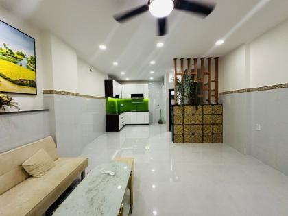 NHÀ ĐẸP GIÁ TỐT CẠNH NHÀ GA T3 SÂN BAY, GẦN 40M2 NGANG 4.5M, 2 TẦNG  2PN, NỞ HẬU HOÀN CÔNG ĐỦ, CHỈ