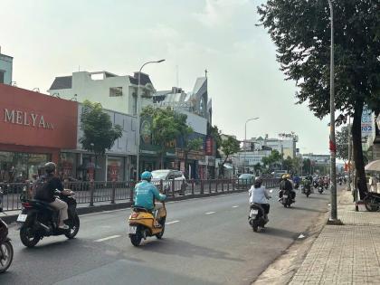 Giảm mạnh 4 tỷ nhà hẻm 1122 Quang Trung 5 lầu ngang 5.8m 90m2 có T.máy gần Emart 14 tỷ.