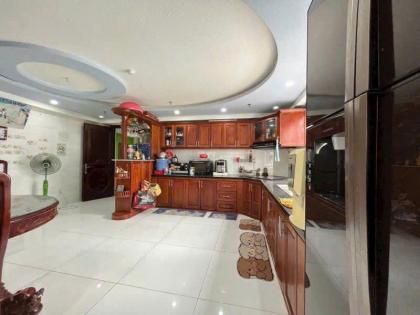 Giảm mạnh 4 tỷ nhà hẻm 1122 Quang Trung 5 lầu ngang 5.8m 90m2 có T.máy gần Emart 14 tỷ.