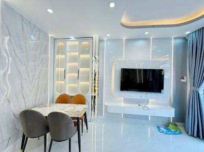 TUYỆT TÁC NHÀ PHỐ Q7: 60M2, 2 TẦNG, SỔ ĐỎ CHÍNH CHỦ, GIÁ HỜI 4.2 TỶ, GẦN HUỲNH TẤN PHÁT!