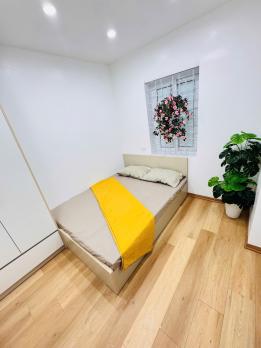 Bán căn hộ tập thể Kim Liên, Đống Đa, nhà đẹp full nội thất, trước nhà là sân chơi cực rộng