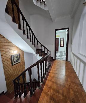 Bán nhà phố Vũ Ngọc Phan, Đống Đa, ngõ thông, ô chờ thang máy, cực gần ô tô