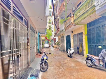 Cần bán nhà riêng chính chủ 6 tầng thang máy ngõ 1194 Đường Láng oto đỗ cửa