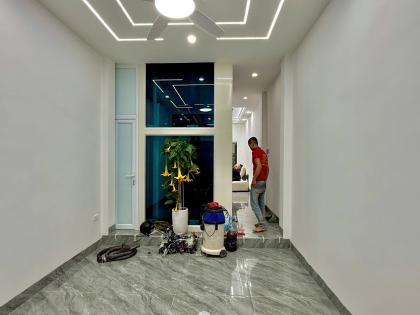 Cần bán nhà riêng chính chủ 6 tầng thang máy ngõ 1194 Đường Láng oto đỗ cửa