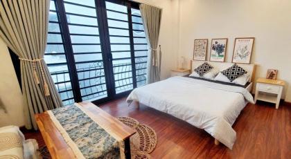 NHÀ LÂM DU, BỒ ĐỀ, LONG BIÊN: DT 31M 5 TẦNG MT 4M6 GIÁ 9.81 TỶ. LH:0985302254.