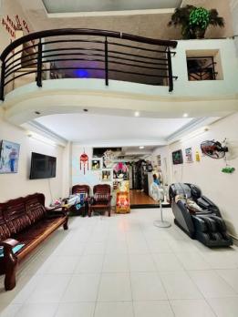 Nhà HXH Đường Hoàng Hoa Thám Phường 5 Quận Phú Nhuận Cũ.