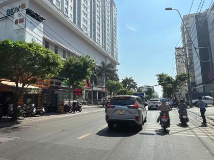 Nhà MTKD 5 lầu ngang 5.5m 176m2 ngay Vincom Nguyễn Xí Bình Thạnh KD dòng tiền 34.9 tỷ.