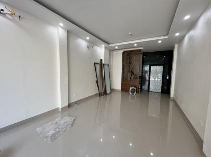 Cho thuê nhà mới KĐT Văn Khê thông sàn thang máy chỉ 14tr 0903409888