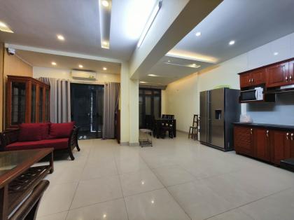 CHO THUÊ NHÀ NGUYÊN CĂN PHỐ GIẢNG VÕ, BA ĐÌNH, NGÕ THÔNG Ô TÔ, GẦN PHỐ, Ở VĂN PHÒNG