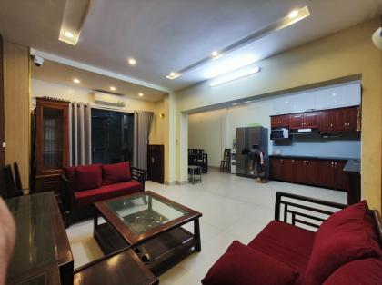 CHO THUÊ NHÀ NGUYÊN CĂN PHỐ GIẢNG VÕ, BA ĐÌNH, NGÕ THÔNG Ô TÔ, GẦN PHỐ, Ở VĂN PHÒNG