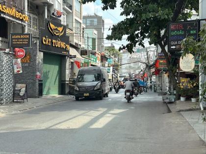 Khách sạn 7 tầng 2 sao hầm T.máy 22P 5.6m 125m2 MT gần Thống Nhất DT 180tr chỉ 23 tỷ.