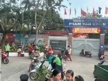 Bán KS HXH sát Emart Phan Huy Ích 6L T.máy ngang 5.2m 125m2 17PN TN100tr chỉ 18.X tỷ.