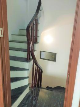 Bán Nhà mới đẹp ở ngay phố Thái Thịnh Đống Đa 32m 5T nhỉnh 9 tỷ.