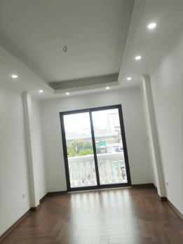 Bán Nhà mới đẹp ở ngay phố Thái Thịnh Đống Đa 32m 5T nhỉnh 9 tỷ.