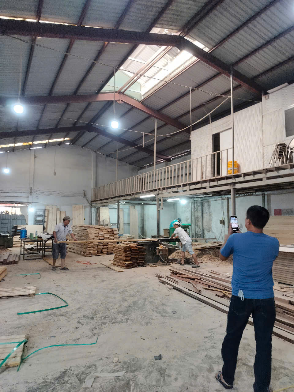 Cho thuê xưởng Trần Văn Gìau( 800m2)giá:35tr/tháng đường xe conterner( hướng chánh nam)