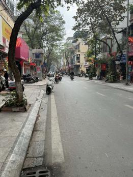 Bán Nhà Mặt Phố Đội Cấn Ba Đình 33/38m2-4T LÔ GÓC 2 THOÁNG 13,8 Tỷ Đội Cấn.