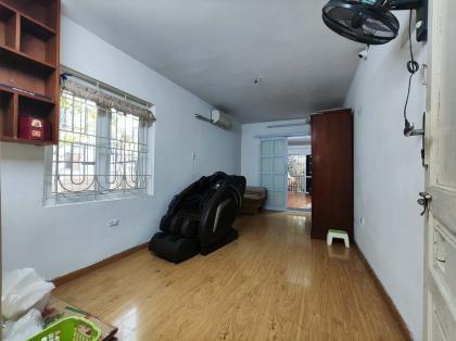 CHO THUÊ CĂN HỘ TẬP THỂ THÀNH CÔNG BA ĐÌNH, DIỆN TÍCH RỘNG, SÂN VƯỜN