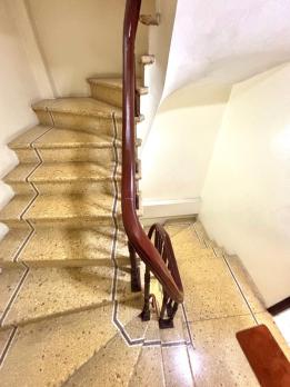 Bán nhà ngõ 86 Hào Nam, diện tích  đất 46m x 5 tầng, mặt tiền 4,5m, giá 9,4 tỷ.