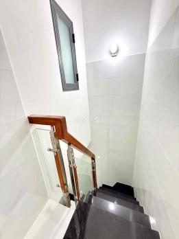 cần bán gấp nhà đường Bưng Ông Thoàn Q9 dt 60m2 giá 1ty45