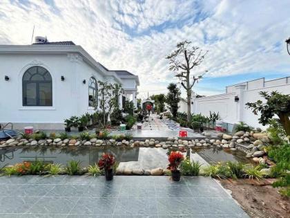 VILLA SÂN VƯỜN MÁI NHẬT – 985m² – FULL NỘI THẤT – CHỈ 8 TỶ SÁT VÁCH HÓC MÔN