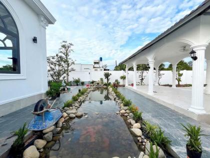 VILLA SÂN VƯỜN MÁI NHẬT – 985m² – FULL NỘI THẤT – CHỈ 8 TỶ SÁT VÁCH HÓC MÔN