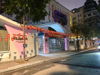 Bán căn hộ đẹp ngõ 28 Xuân La lô góc 64m2-3N1VS- giá 6,55 tỷ