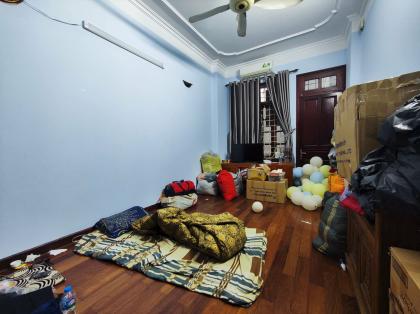 CHO THUÊ NHÀ RIÊNG PHỐ ĐỘI CẤN, BA ĐÌNH, NHÀ ĐẸP, NGÕ THÔNG, 10M RA Ô TÔ