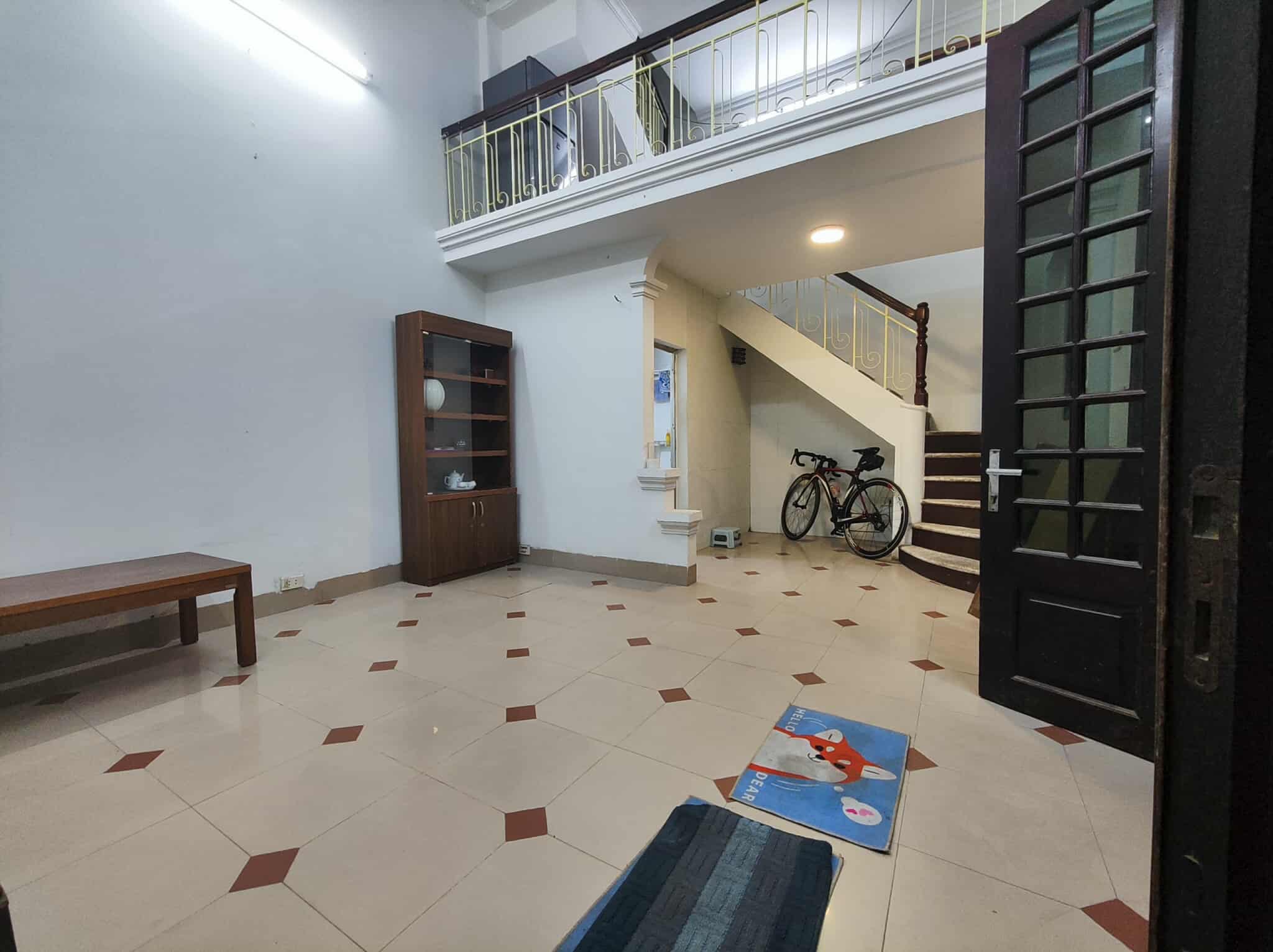 Cho thuê nhà ngõ 82 Kim mã diện tích 45m x 3 tầng, mặt tiền 8m, giá 11 triệu