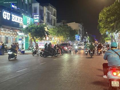 Bán nhà MTKD ngang 5.2m 104m2 gần chợ Phan Văn Trị Bình Thạnh tiện xây VP, CTY 18 tỷ.