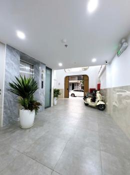 Bán CHDV 6 lầu mới 100% 17PN ngang 6m 108m2 ngay chợ Phạm Văn Bạch TN 100tr chỉ 21.9 tỷ.